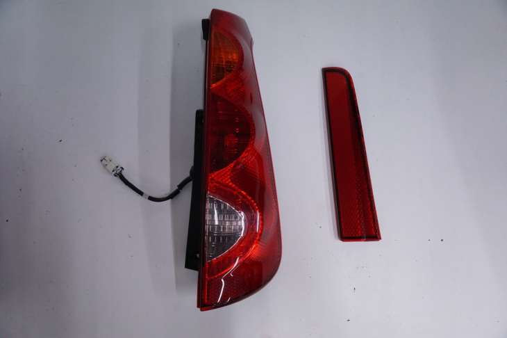 Nissan Note E11 Lampa Tylna Prawa Lewa 53 42 komplet - obrazek 2