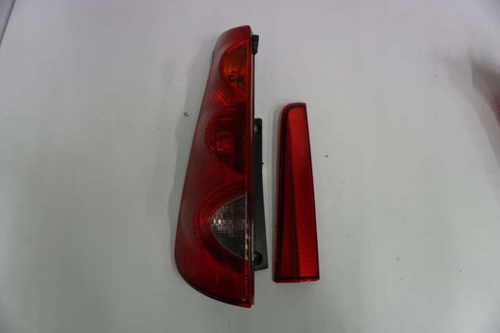Nissan Note E11 Lampa Tylna Prawa Lewa 53 42 komplet - obrazek 4