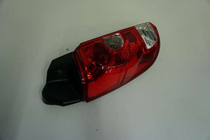 Mitsubishi Colt V Lampa Prawa Tylna Nr.31