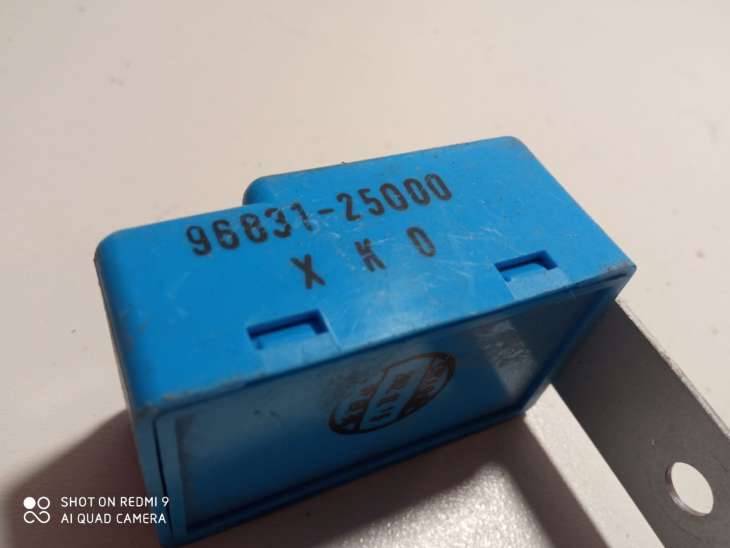Hyundai Accent II Moduł Przekaźnik Klaksonu 96831-25000 - obrazek 3