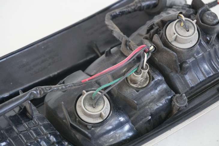 Subaru Justy IV Daihatsu Sirion Lampa Prawa Tylna 220-51763 - obrazek 4