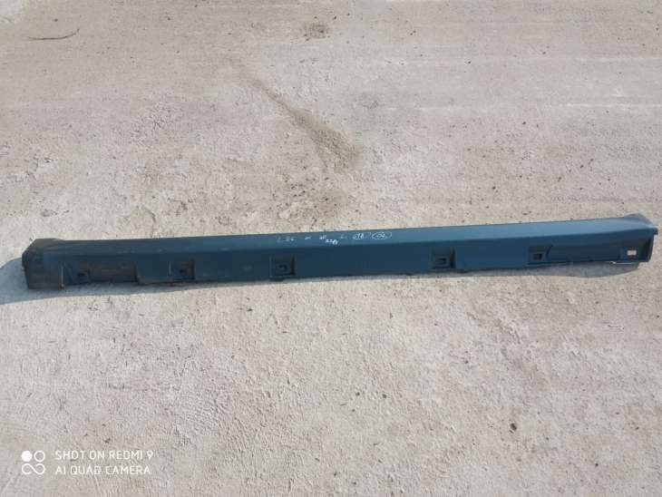 Subaru Legacy 3.0 H6 IV 2003-2009r Listwa Progowa Prawa Kołor 33a