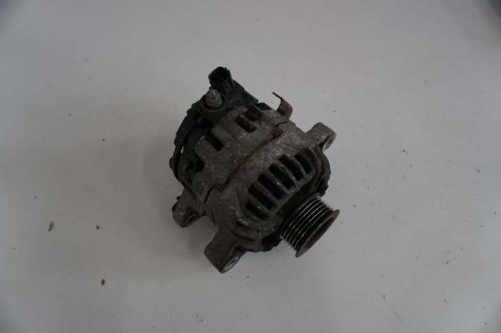 Toyota Yaris 1.3b Alternator 27060-0j061
