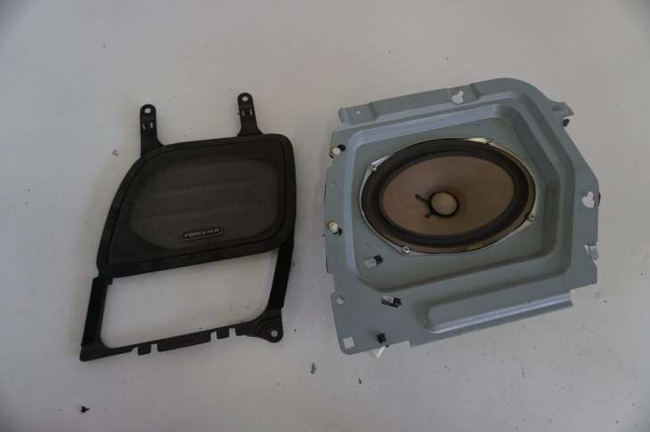 Subaru Forester Subwoofer Głosnik 86301sa140