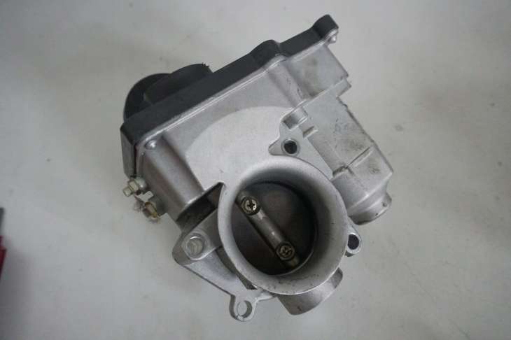 Nissan Note E11 1.4b Przepustnica Hitachi 576-02 ; 16119AX00C - obrazek 2