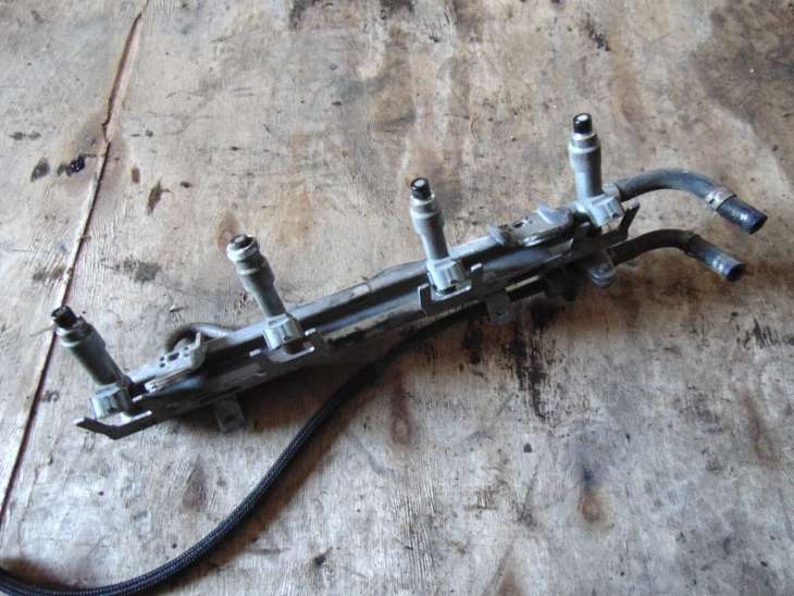 Suzuki Grand VItara 2007r 1.6b M16a Wtryskiwacze Listwa Wtryskowa 15710-64j00 ; 15730-64j00 ; 297500-0540 - obrazek 2
