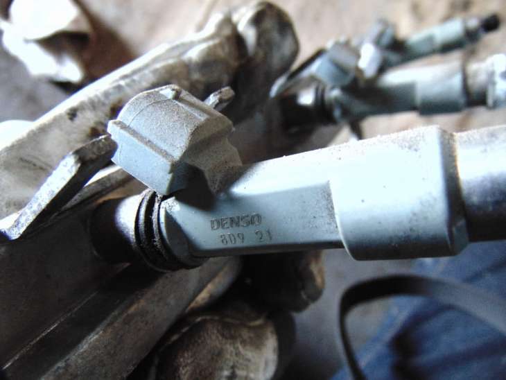 Suzuki Grand VItara 2007r 1.6b M16a Wtryskiwacze Listwa Wtryskowa 15710-64j00 ; 15730-64j00 ; 297500-0540 - obrazek 3