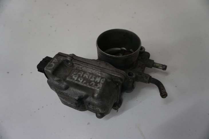 Mitsubishi Carisma Przepustnica 1.8 GDI Benzyna