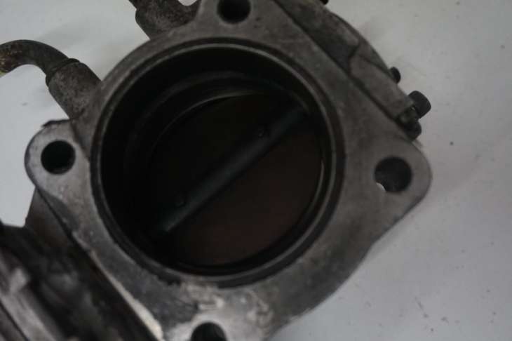 Mitsubishi Carisma Przepustnica 1.8 GDI Benzyna - obrazek 4