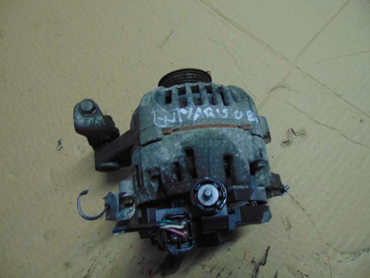 Toyota Yaris II Alternator 27060-0j060