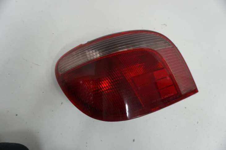 Toyota Yaris I Lampa Lewa Tylna Europa