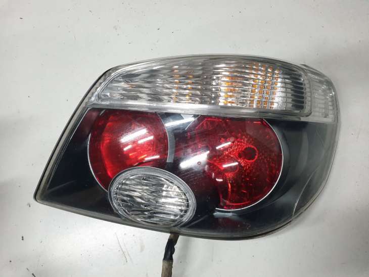 Mitsubishi Outlander I Lampa Prawa Tylna Tyl Europa