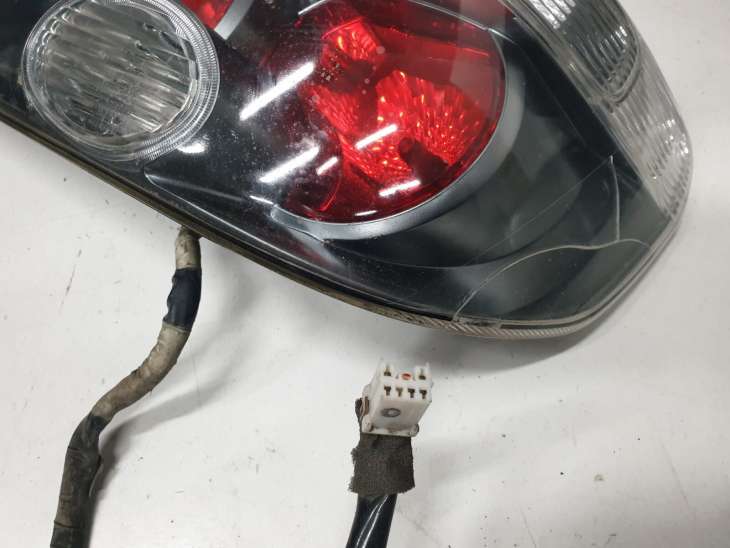 Mitsubishi Outlander I Lampa Prawa Tylna Tyl Europa - obrazek 2