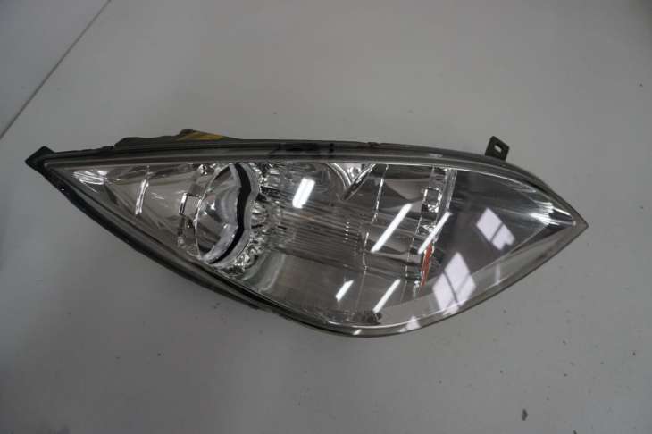 Mitsubishi Colt Lampa Prawa Przednia Mr957356