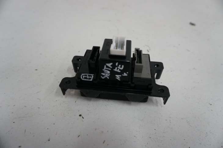 Hyundai Santa Fa II Przełączniki Usb - obrazek 2