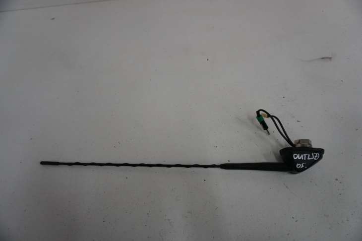 Mitsubishi Outlander I Antena Dachowa