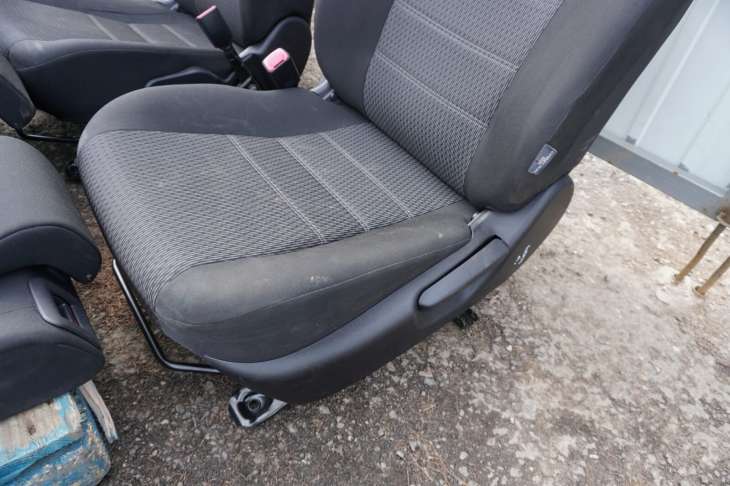 Toyota Avensis T27 III Fotele Kanapy Sedan - obrazek 6