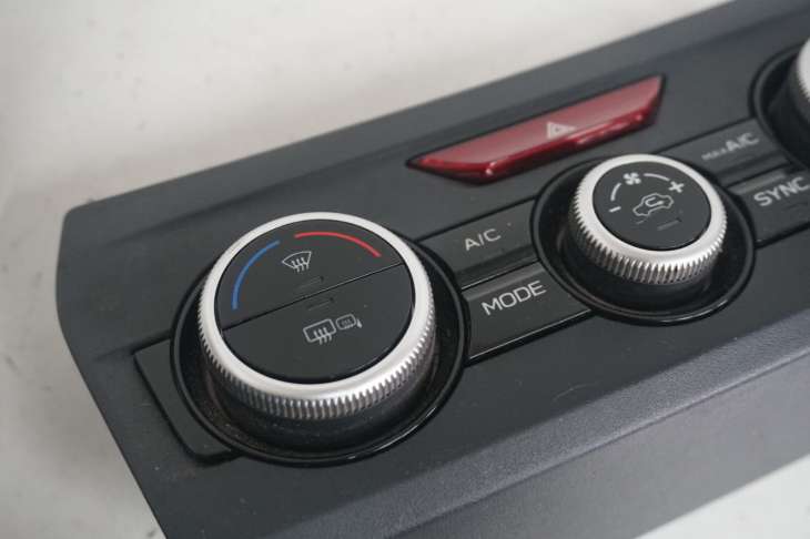 Subaru XV Crosstrek 2019r Panel Sterowania Nawiewu Klimatyzacji 72311fl312 - obrazek 3