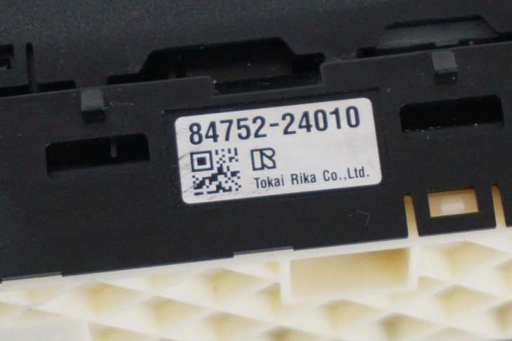 Lexus Is300h Przełącznik Podgrzewania Foteli 84752-24010 - obrazek 4
