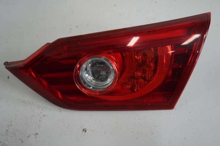 Infiniti Q50 2015r Lampa W Klapę Prawa Tylna Tył Uk.