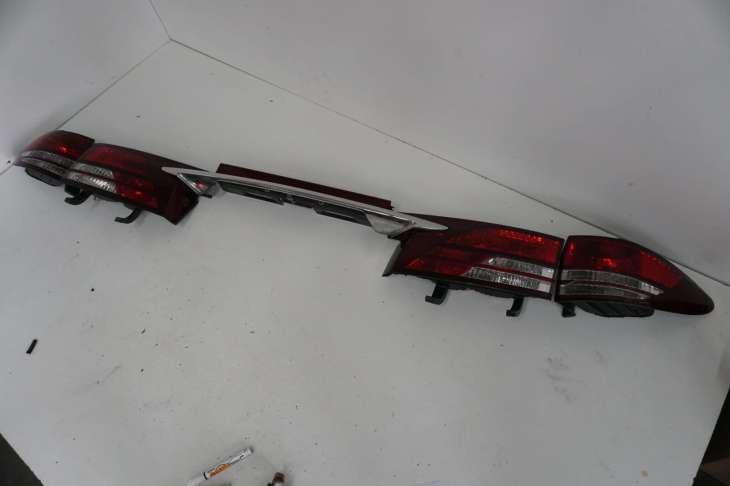 Toyota PreVIa II 2005r Blenda Klapy Tyl Lampa Chrom Komplet 422-77978 75813-28020