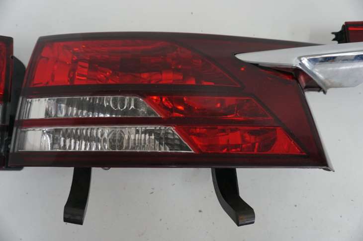 Toyota PreVIa II 2005r Blenda Klapy Tyl Lampa Chrom Komplet 422-77978 75813-28020 - obrazek 7