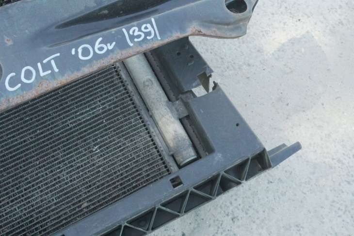 Mitsubishi Colt VI Pas Przedni Belka Wentylator Chłodnicy - obrazek 2