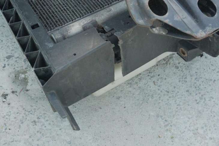 Mitsubishi Colt VI Pas Przedni Belka Wentylator Chłodnicy - obrazek 3