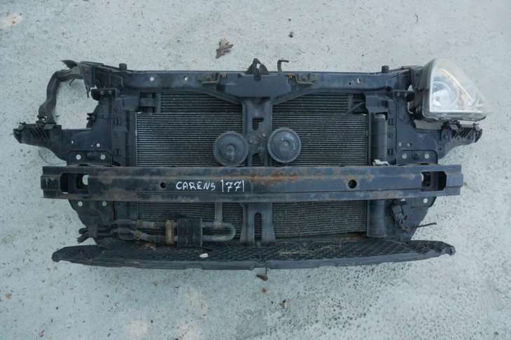 Kia Carens III Pas Przedni Chłodnica 2.0crdi Belka