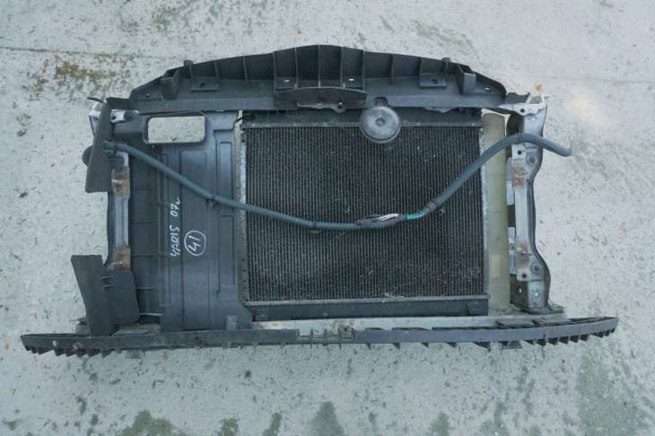 TOYOTA YARIS II CHLODNICA WENTYLATOR PAS PRZEDNI 422133-3843 422750-0456