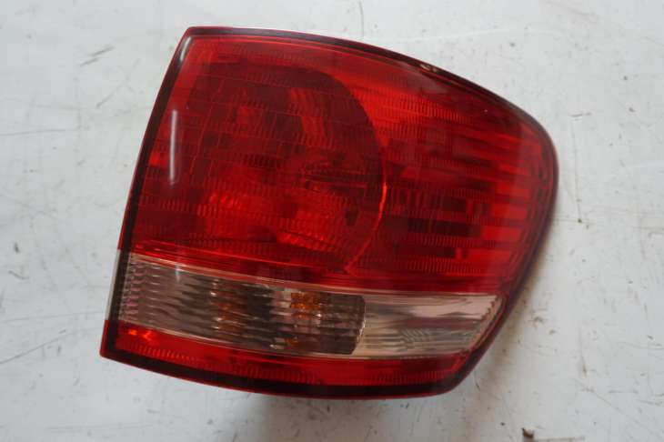 Toyota Avensis Verso Lampa Tylna Prawa