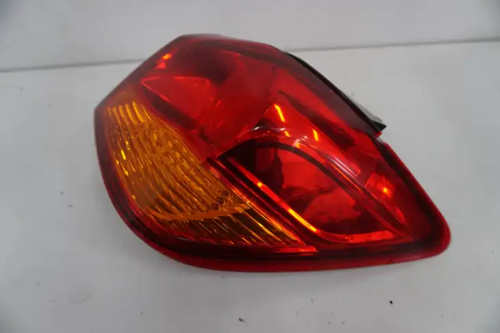 Mitsubishi Asx 2010-2016r Lampa Tylna Prawa 8330A690 - obrazek 2
