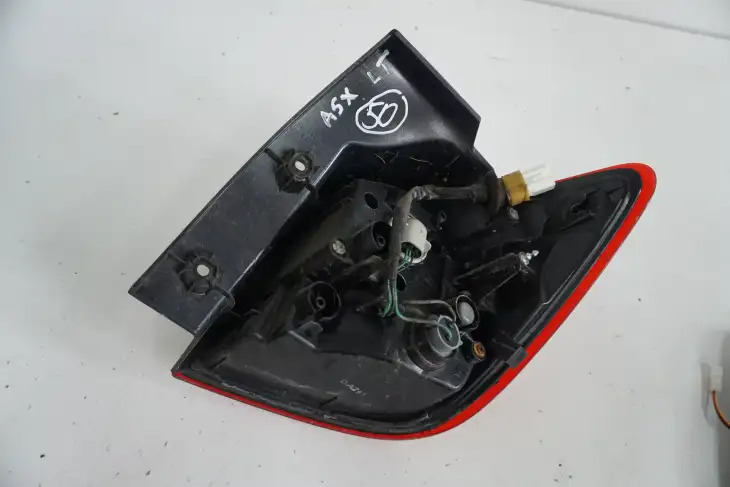 Mitsubishi Asx 2010-2016r Lampa Tylna Lewa 8330A689 - obrazek 3