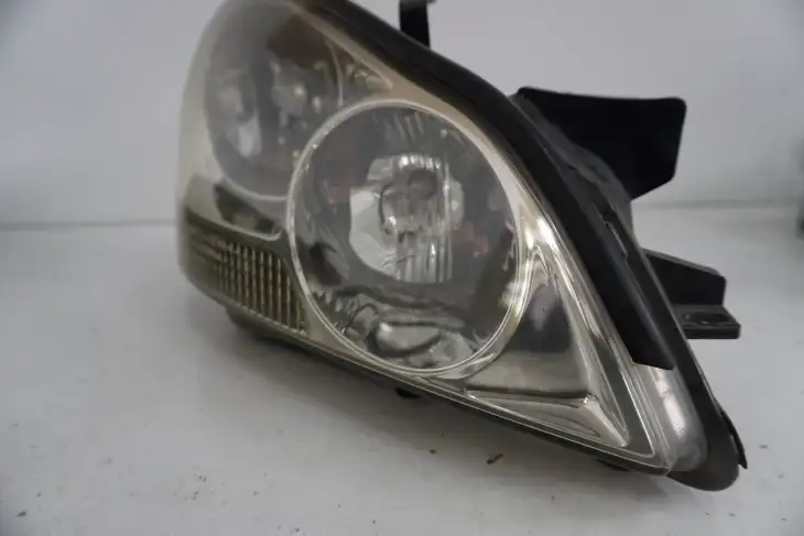 Toyota Avensis Verso 2002r Lampa Prawa Przednia Przód Europa (NR 68) - obrazek 2