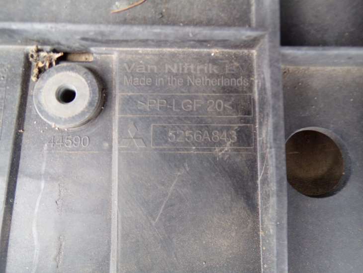 Mitsubishi Colt Lift Pas Przedni 5256a843 ; 5256a948 - obrazek 3