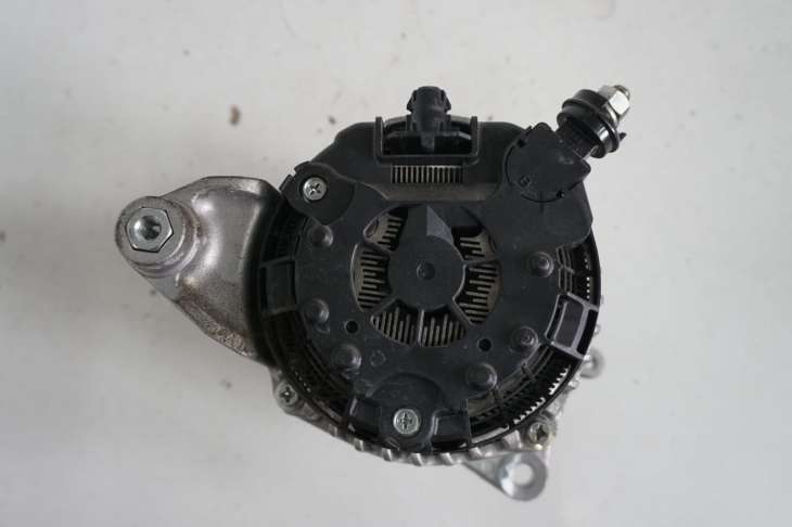 Subaru Levorg Lift 2020r Alternator 23700ab000 14.400km - obrazek 5