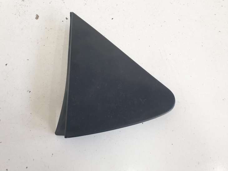 Toyota Yaris II Osłona Plastik Trójkąt Błotnika Nakładka Prawa 60117-0d060