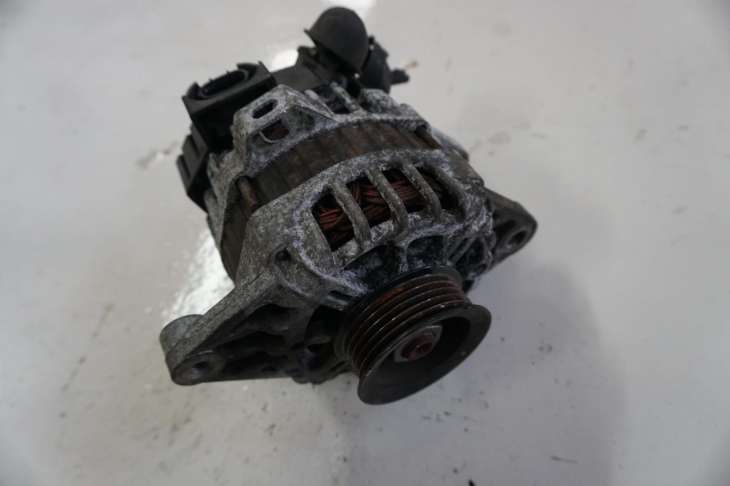 Hyundai I20 2011r 1.6b Alternator 37300-03300