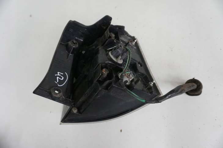 Mitsubishi Outlander II Lampa Lewa Tylna Nr.42 - obrazek 3