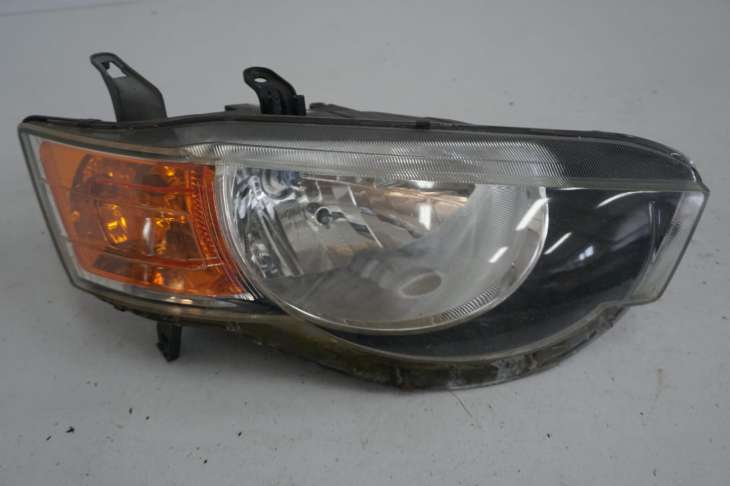 Mitsubishi Colt VI Lampa Prawy Przód 8301b182