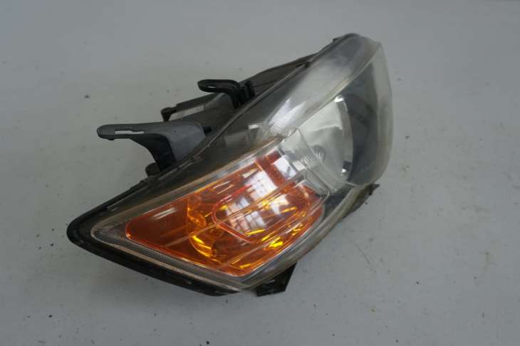 Mitsubishi Colt VI Lampa Prawy Przód 8301b182 - obrazek 3