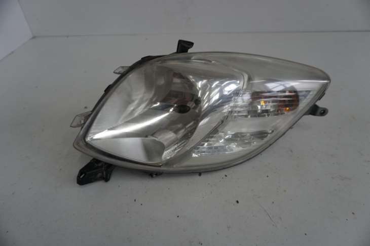 Toyota Yaris II Lampa Lewa Przednia Nr.42 Uk