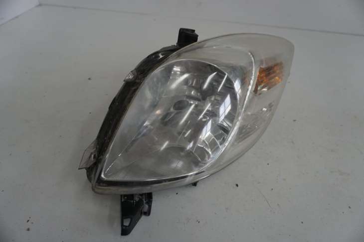 Toyota Yaris II Lampa Lewa Przednia Nr.42 Uk - obrazek 2