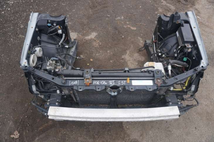 Subaru Forester SG Lift 2006r 2.5t Pas Przedni Chłodnica Wentylator 32j