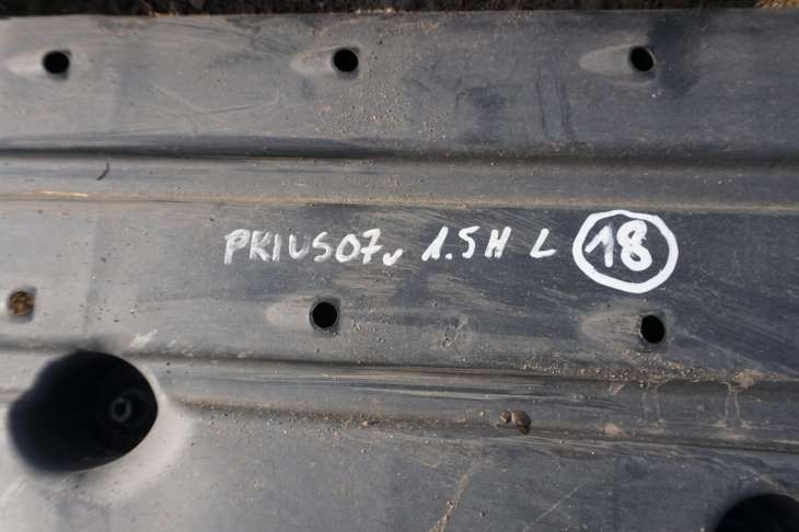 Toyota Prius II Osłony Dolne 51442-47021 58228-47010 53286-47010 53289-47010 - obrazek 2