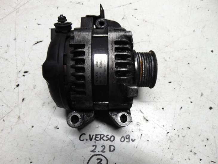 Toyota Corolla Verso 2009r 2.2d Alternator 104210-4521