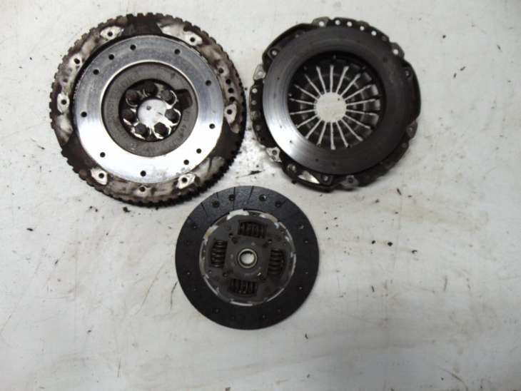 NISSAN NOTE E11 2009R 1.5D SPRZEGLO KOLO ZAMACHOWE TARCZA - obrazek 2