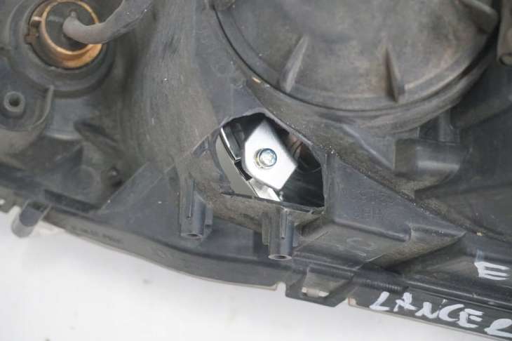 Mitsubishi Lancer Sportback VIII Lampa Lewa Europa Klosz - obrazek 7