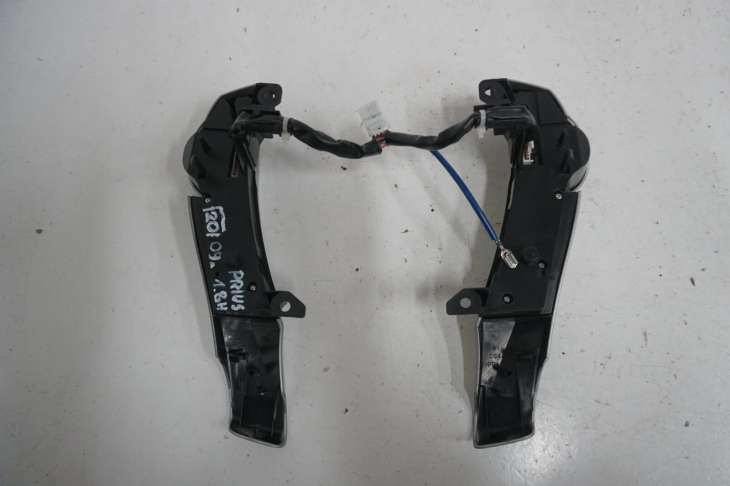 Toyota Prius III Mutifunkcyjne Przyciski Kierownicy 84250-47040 - obrazek 4