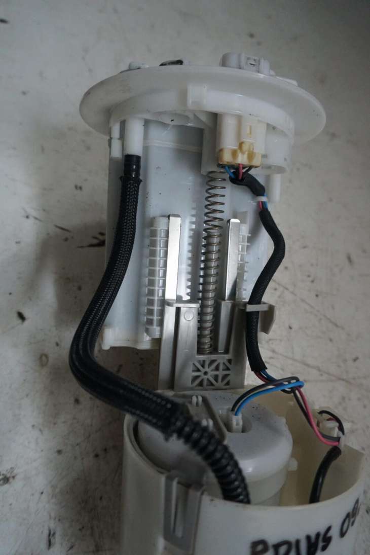 Toyota Prius III 1,8 Hybryda Pompa Paliwa 77704-47060 - obrazek 3